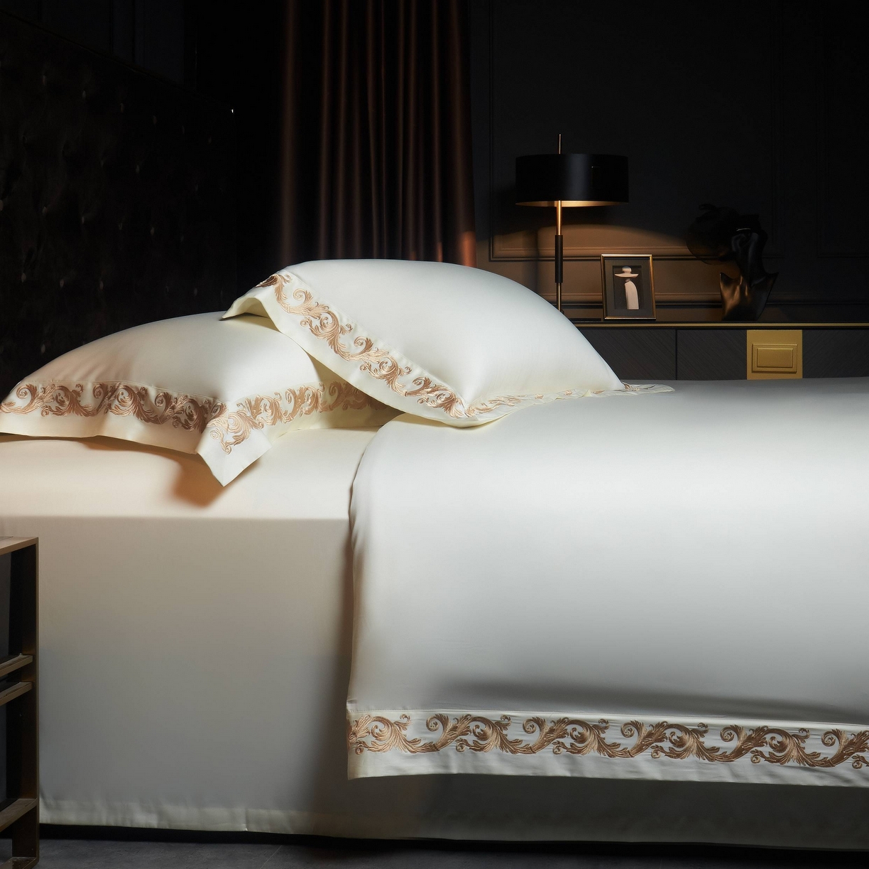 91家纺网 家纺一手货源 找家纺 缔缦 2025新款高端定织面料S140长绒棉精梳棉重磅刺绣四件套罗莎系列 贵族白