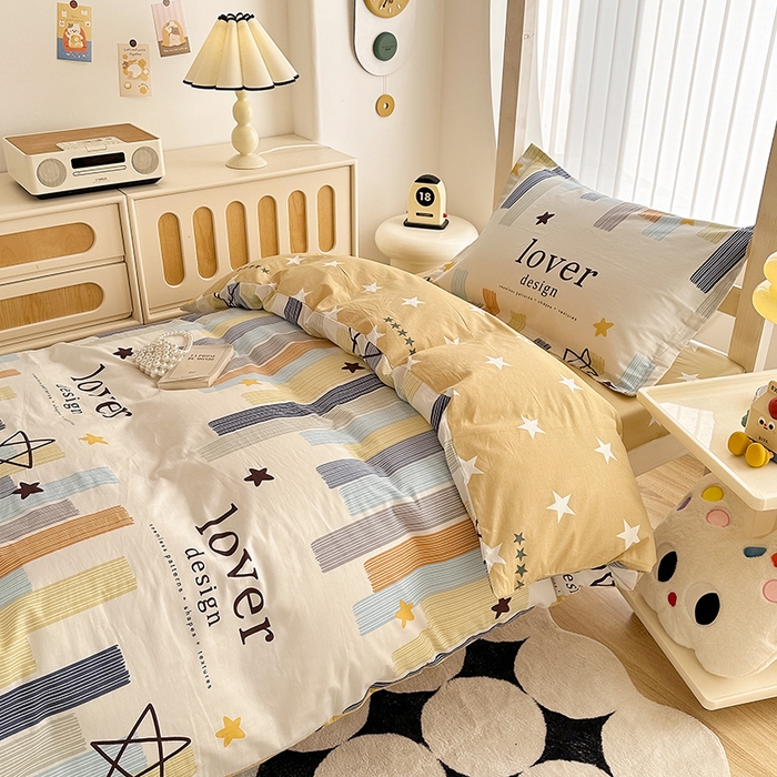 91家纺网 家纺一手货源 找家纺 卡普 2025新款爆款加厚卡通小清新全棉纯棉学生宿舍三件套床笠隔天可拿星光条纹