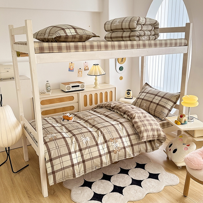 91家纺网 家纺一手货源 找家纺 卡普 2025新款爆款加厚卡通小清新全棉纯棉学生宿舍三件套床笠隔天可拿休闲小熊