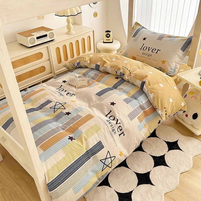 91家纺网 家纺一手货源 找家纺 卡普 2025新款爆款加厚卡通小清新全棉纯棉学生宿舍三件套床笠隔天可拿星光条纹