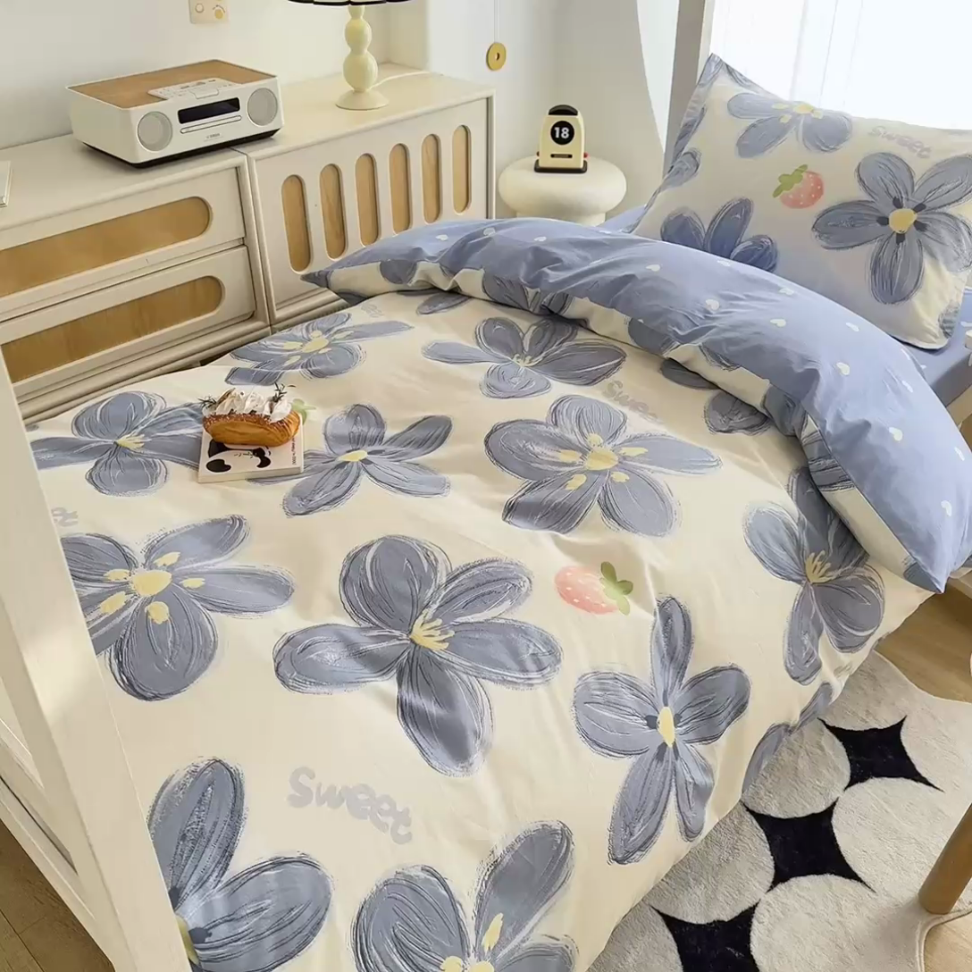 91家纺网 家纺一手货源 找家纺 卡普 2025新款爆款加厚卡通小清新全棉纯棉学生宿舍三件套床笠隔天可拿蓝色甜心