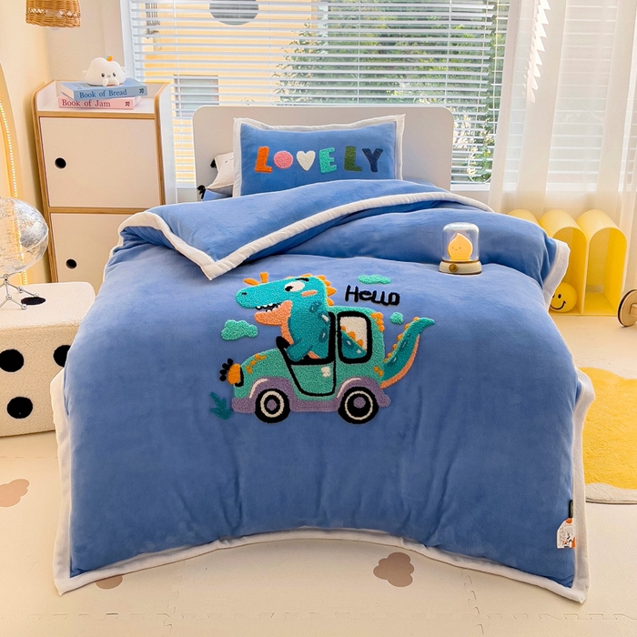 91家纺网 家纺一手货源 找家纺 梵赫 2025新款牛奶绒毛巾绣儿童幼儿园被套被芯组合 汽车霸王龙