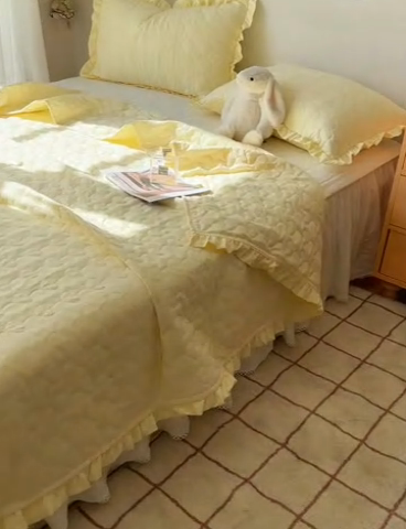 91家纺网 家纺一手货源 找家纺 六巷胡同 2025新款韩系INS博主风小爱心绗缝夏被床盖 INS小爱心-奶黄