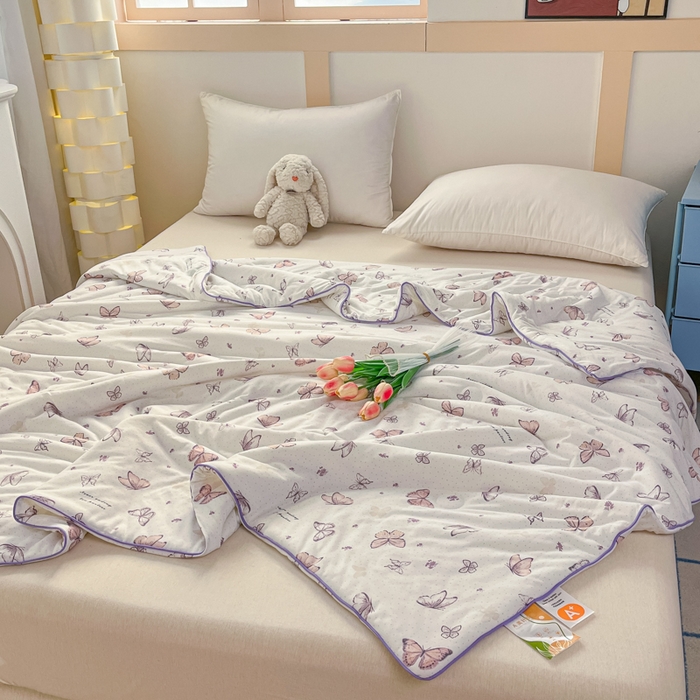 91家纺网 家纺一手货源 找家纺 龙图家纺 2025新款A类母婴针织棉夏被印花卡通凉感丝夏凉被空调被 风蝴蝶