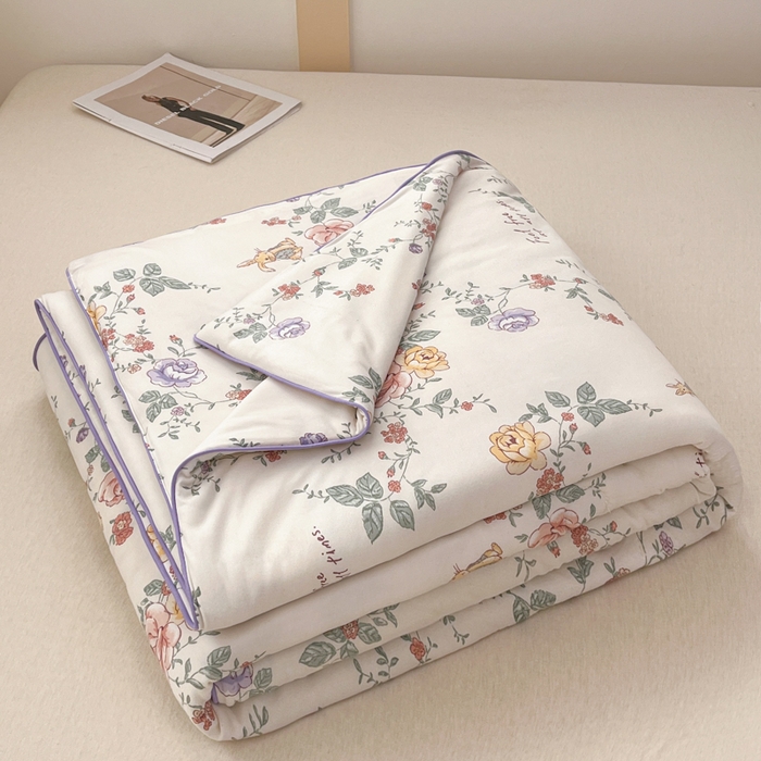 91家纺网 家纺一手货源 找家纺 龙图家纺 2025新款A类母婴针织棉夏被印花卡通凉感丝夏凉被空调被 蔷薇兔