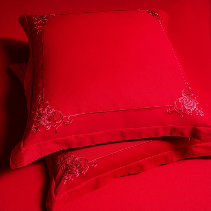 91家纺网 家纺一手货源 找家纺 振翼家纺婚庆专供 2025新款全棉长绒棉婚庆精致绣花四件套 玫瑰天使 红