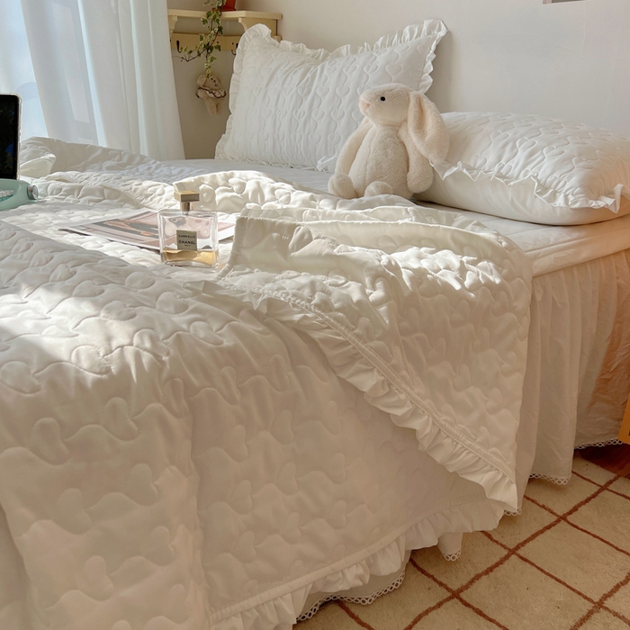 91家纺网 家纺一手货源 找家纺 六巷胡同 2025新款韩系INS博主风小爱心绗缝夏被床盖 INS小爱心-本白