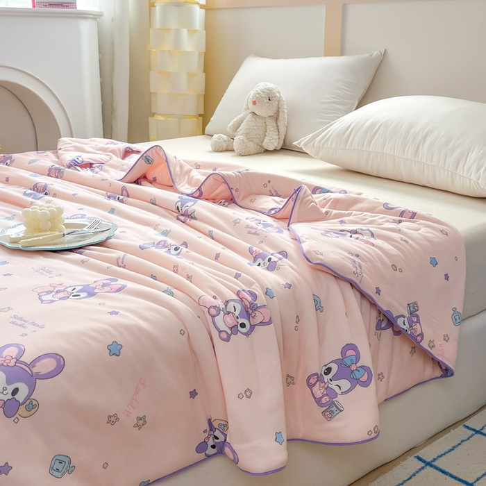 91家纺网 家纺一手货源 找家纺 龙图家纺 2025新款A类母婴针织棉夏被印花卡通凉感丝夏凉被空调被 粉色顽皮兔