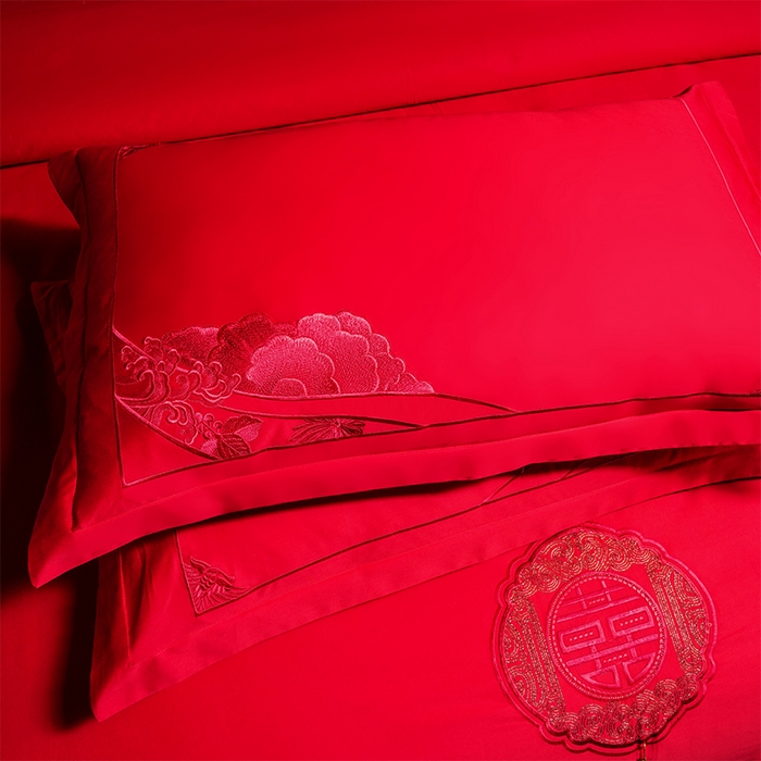 91家纺网 家纺一手货源 找家纺 振翼家纺婚庆专供 2025新款全棉长绒棉婚庆精致绣花四件套 玫瑰天使 红