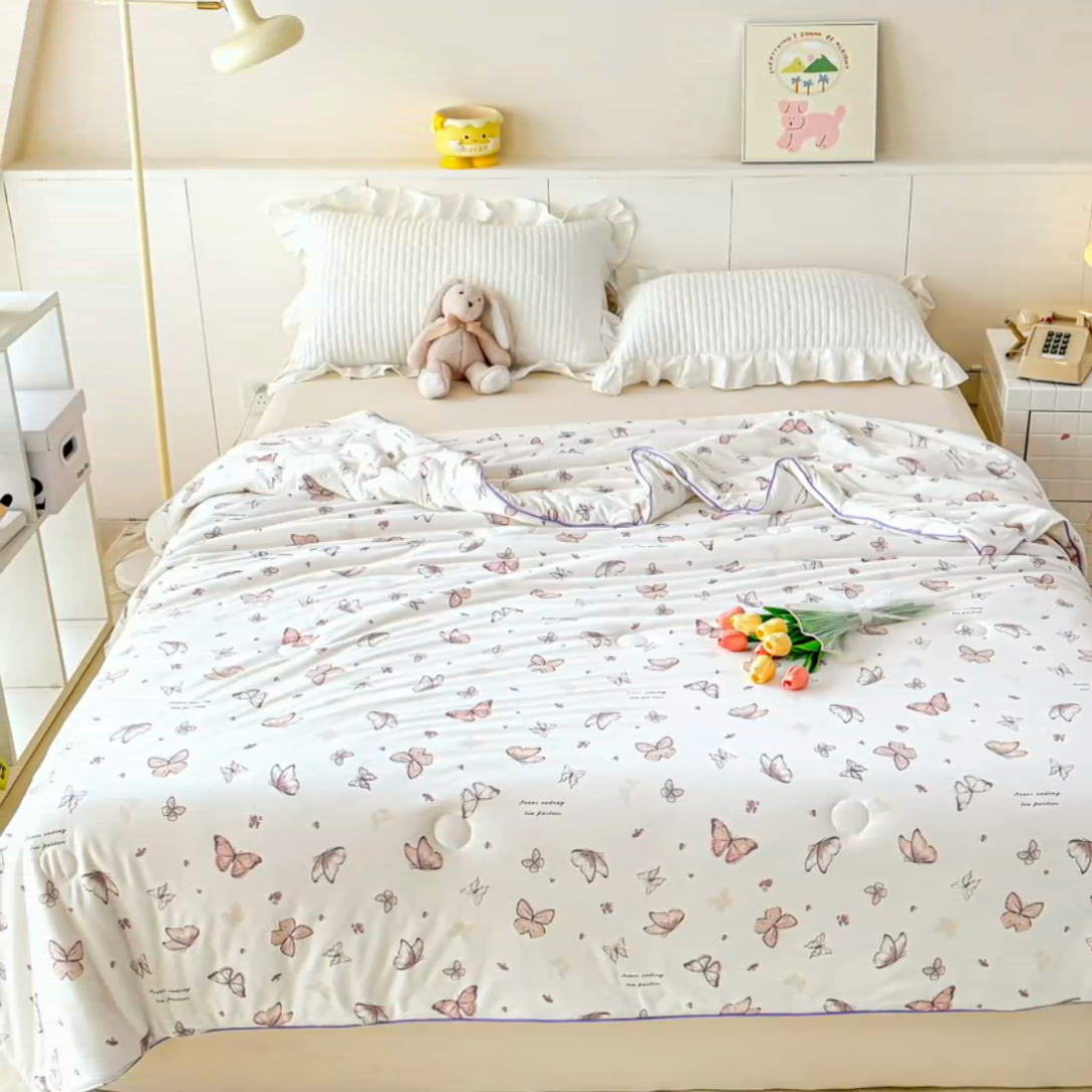 91家纺网 家纺一手货源 找家纺 龙图家纺 2025新款A类母婴针织棉夏被印花卡通凉感丝夏凉被空调被 风蝴蝶