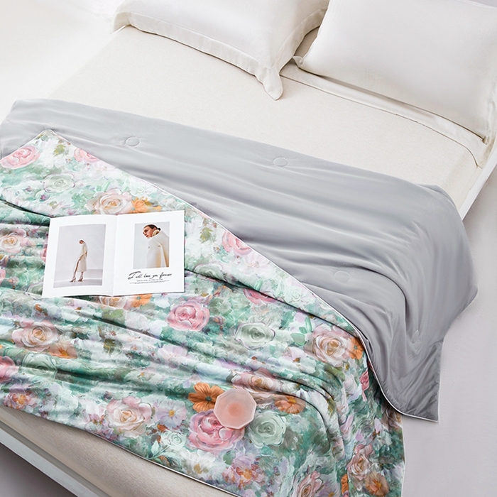 91家纺网 家纺一手货源 找家纺 小鱼儿家纺 2025新款A类母婴级凉感丝夏被锦氨面料凉感空调被单人双人夏凉被可机洗被子被芯 油墨花卉