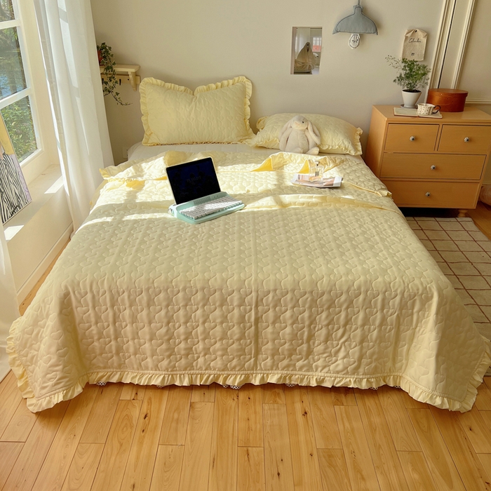 91家纺网 家纺一手货源 找家纺 六巷胡同 2025新款韩系INS博主风小爱心绗缝夏被床盖 INS小爱心-奶黄