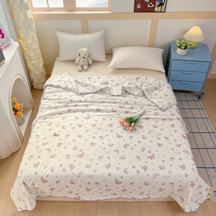 91家纺网 家纺一手货源 找家纺 龙图家纺 2025新款A类母婴针织棉夏被印花卡通凉感丝夏凉被空调被 风蝴蝶