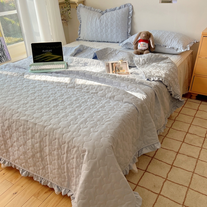 91家纺网 家纺一手货源 找家纺 六巷胡同 2025新款韩系INS博主风小爱心绗缝夏被床盖 INS小爱心-浅蓝