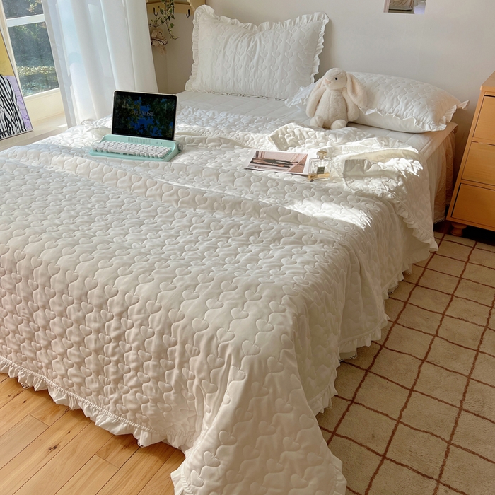 91家纺网 家纺一手货源 找家纺 六巷胡同 2025新款韩系INS博主风小爱心绗缝夏被床盖 INS小爱心-本白