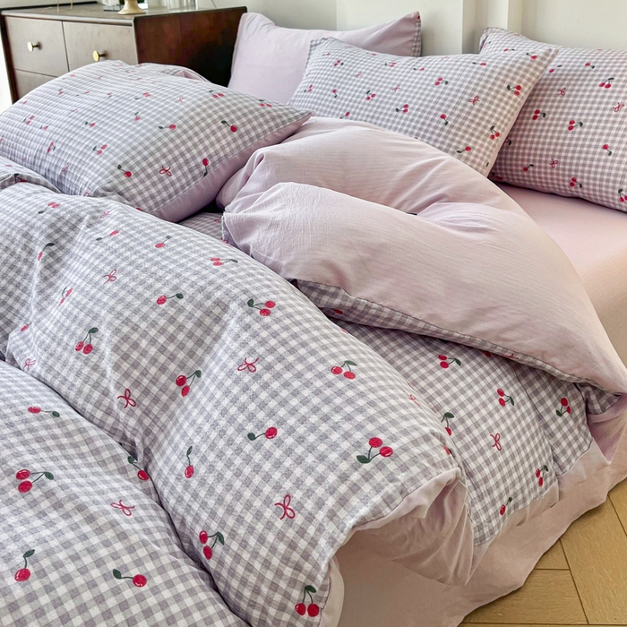 91家纺网 家纺一手货源 找家纺 优米家纺 2025新款色织双层纱木棉四件套 樱桃淡紫小格