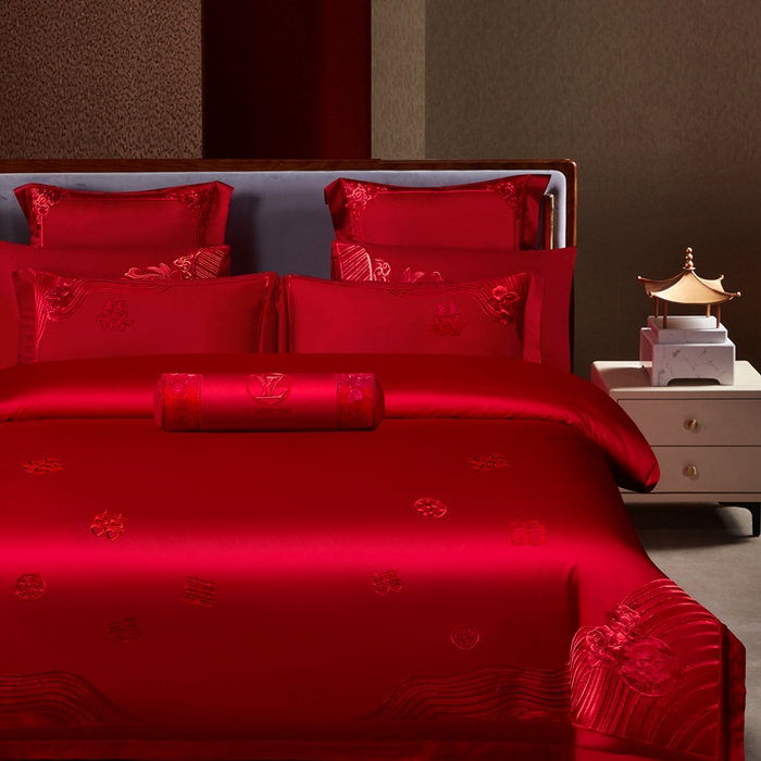 91家纺网 家纺一手货源 找家纺 振翼家纺婚庆专供 2025新款全棉长绒棉婚庆精致绣花四件套 喜相连 红