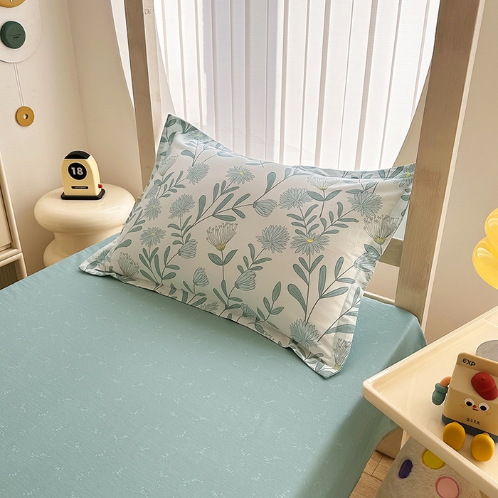 91家纺网 家纺一手货源 找家纺 卡普 2025新款爆款加厚卡通小清新全棉纯棉学生宿舍三件套床笠隔天可拿蓝风铃