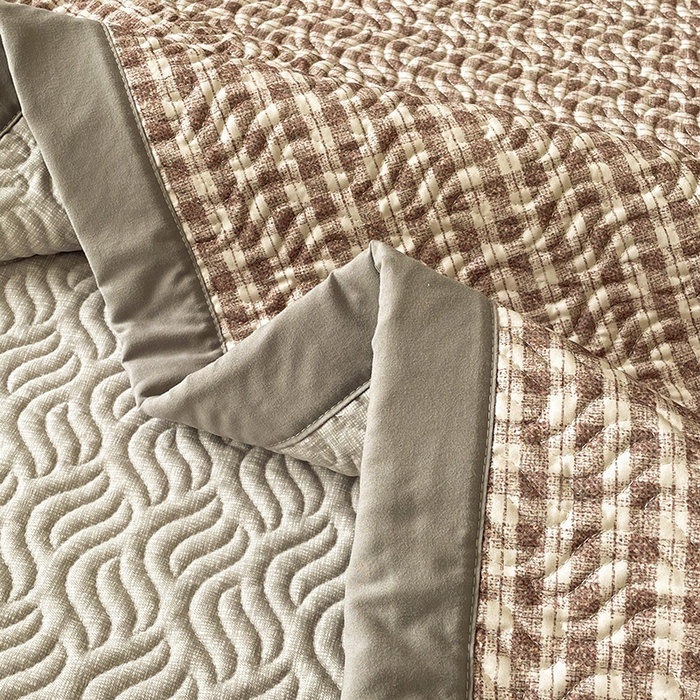 91家纺网 家纺一手货源 找家纺 大渔生活 2025新款磨毛夹棉床盖 小香格