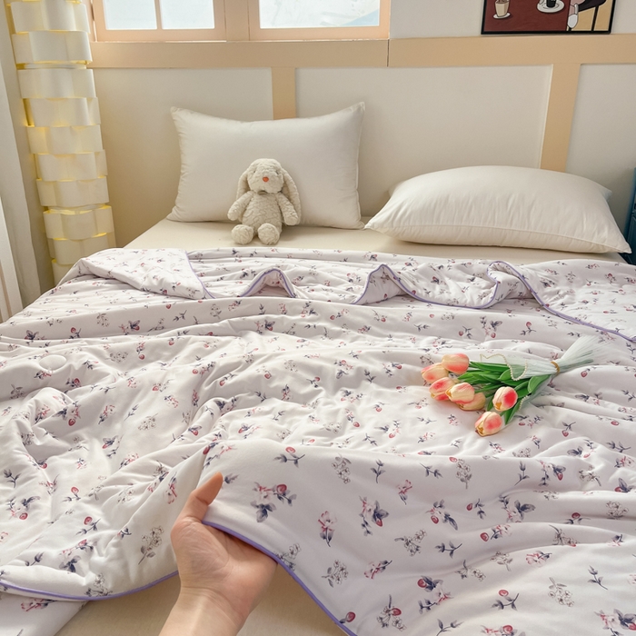 91家纺网 家纺一手货源 找家纺 龙图家纺 2025新款A类母婴针织棉夏被印花卡通凉感丝夏凉被空调被 长相思