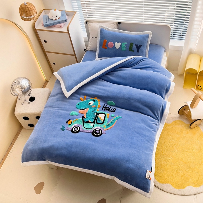91家纺网 家纺一手货源 找家纺 梵赫 2025新款牛奶绒毛巾绣儿童幼儿园被套被芯组合 汽车霸王龙