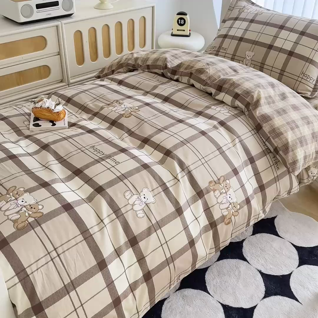 91家纺网 家纺一手货源 找家纺 卡普 2025新款爆款加厚卡通小清新全棉纯棉学生宿舍三件套床笠隔天可拿休闲小熊