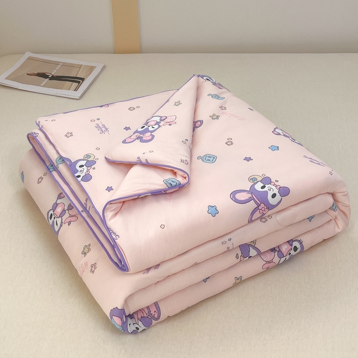 91家纺网 家纺一手货源 找家纺 龙图家纺 2025新款A类母婴针织棉夏被印花卡通凉感丝夏凉被空调被 粉色顽皮兔