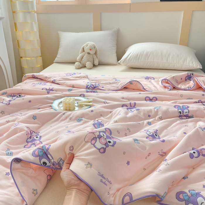 91家纺网 家纺一手货源 找家纺 龙图家纺 2025新款A类母婴针织棉夏被印花卡通凉感丝夏凉被空调被 粉色顽皮兔