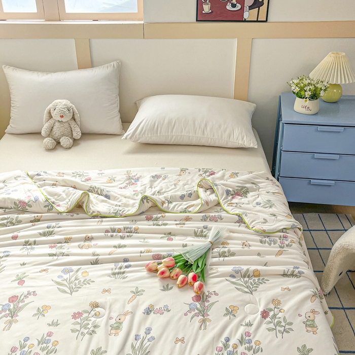 91家纺网 家纺一手货源 找家纺 龙图家纺 2025新款A类母婴针织棉夏被印花卡通凉感丝夏凉被空调被 花园兔