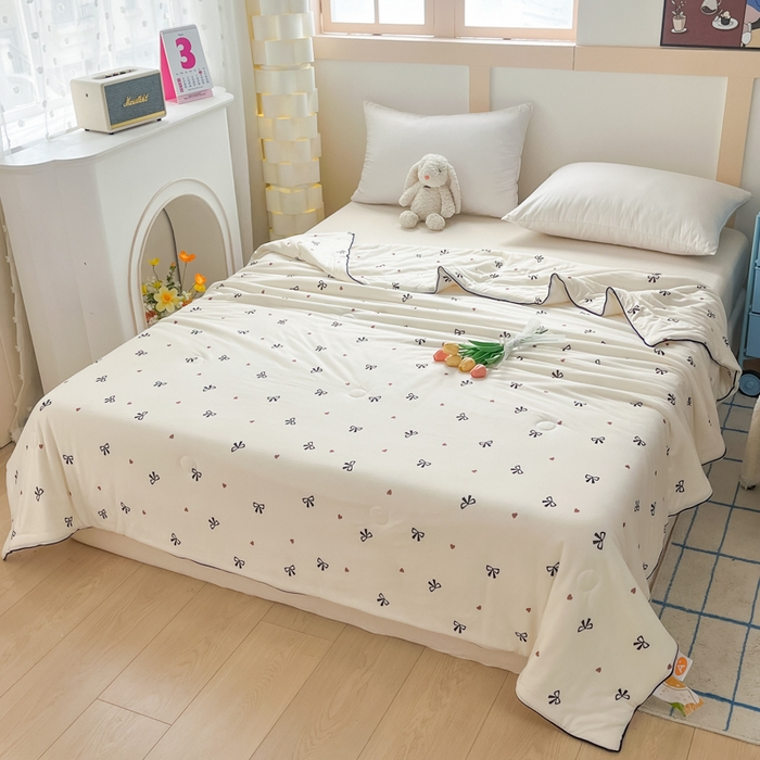 91家纺网 家纺一手货源 找家纺 龙图家纺 2025新款A类母婴针织棉夏被印花卡通凉感丝夏凉被空调被 蝴蝶结