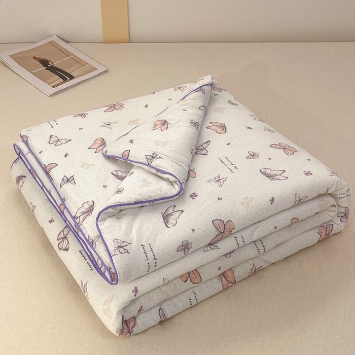 91家纺网 家纺一手货源 找家纺 龙图家纺 2025新款A类母婴针织棉夏被印花卡通凉感丝夏凉被空调被 风蝴蝶