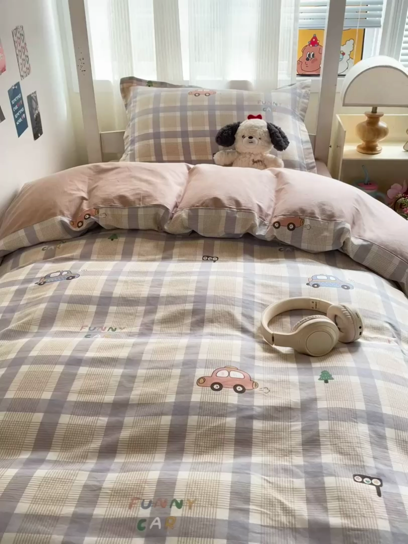 91家纺网 家纺一手货源 找家纺 卡普 2025新款爆款加厚卡通小清新全棉纯棉学生宿舍三件套床笠隔天可拿小汽车