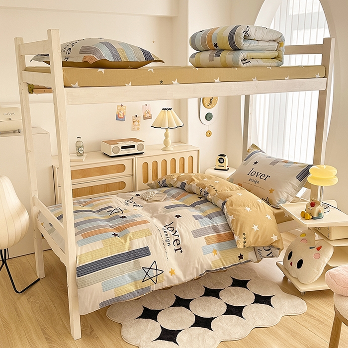 91家纺网 家纺一手货源 找家纺 卡普 2025新款爆款加厚卡通小清新全棉纯棉学生宿舍三件套床笠隔天可拿星光条纹