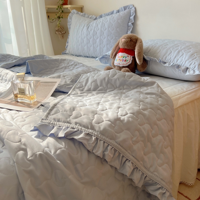 91家纺网 家纺一手货源 找家纺 六巷胡同 2025新款韩系INS博主风小爱心绗缝夏被床盖 INS小爱心-浅蓝