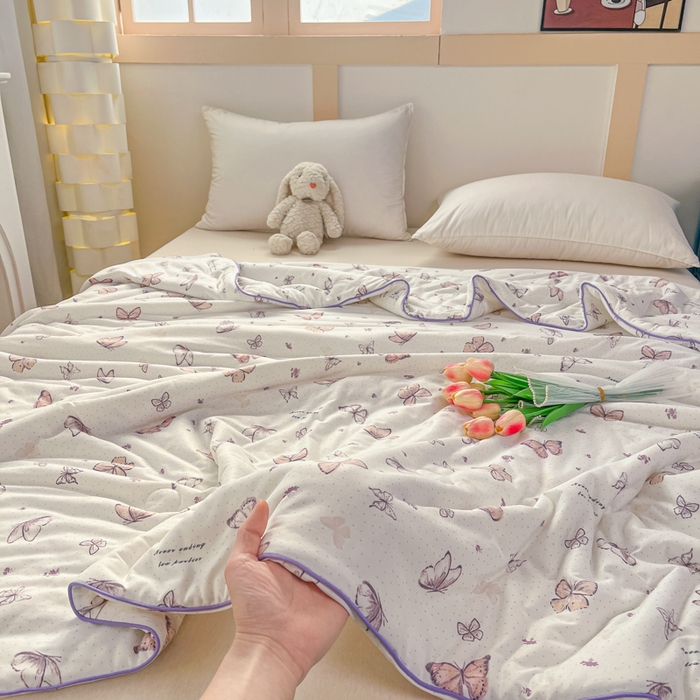 91家纺网 家纺一手货源 找家纺 龙图家纺 2025新款A类母婴针织棉夏被印花卡通凉感丝夏凉被空调被 风蝴蝶