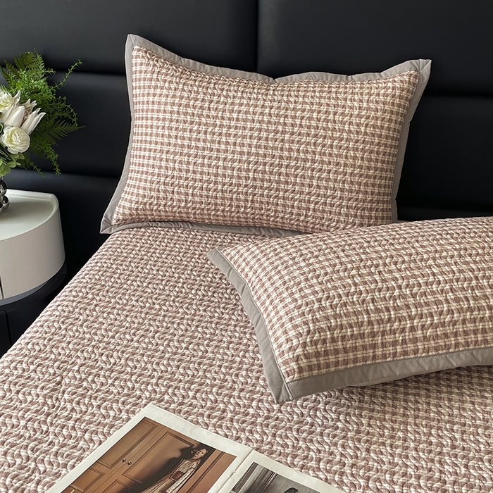 91家纺网 家纺一手货源 找家纺 大渔生活 2025新款磨毛夹棉床盖 小香格