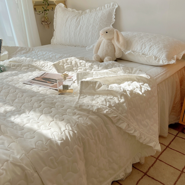 91家纺网 家纺一手货源 找家纺 六巷胡同 2025新款韩系INS博主风小爱心绗缝夏被床盖 INS小爱心-本白