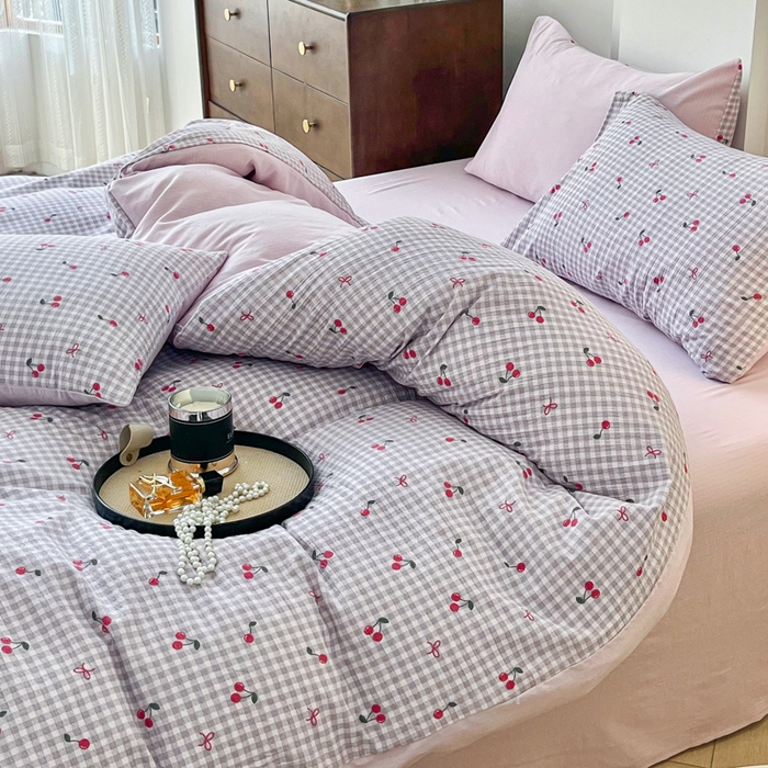 91家纺网 家纺一手货源 找家纺 优米家纺 2025新款色织双层纱木棉四件套 樱桃淡紫小格