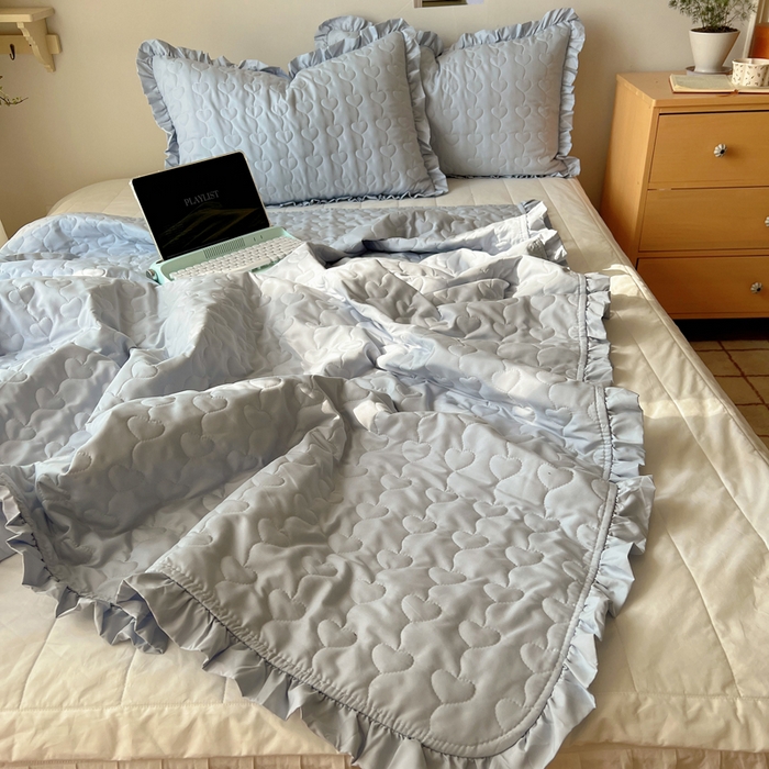 91家纺网 家纺一手货源 找家纺 六巷胡同 2025新款韩系INS博主风小爱心绗缝夏被床盖 INS小爱心-浅蓝