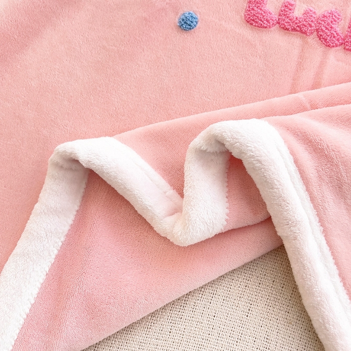 91家纺网 家纺一手货源 找家纺 梵赫 2025新款牛奶绒毛巾绣儿童幼儿园被套被芯组合 玩偶兔兔