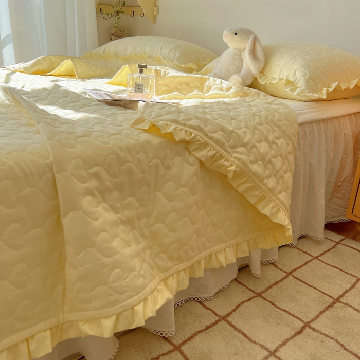 91家纺网 家纺一手货源 找家纺 六巷胡同 2025新款韩系INS博主风小爱心绗缝夏被床盖 INS小爱心-奶黄