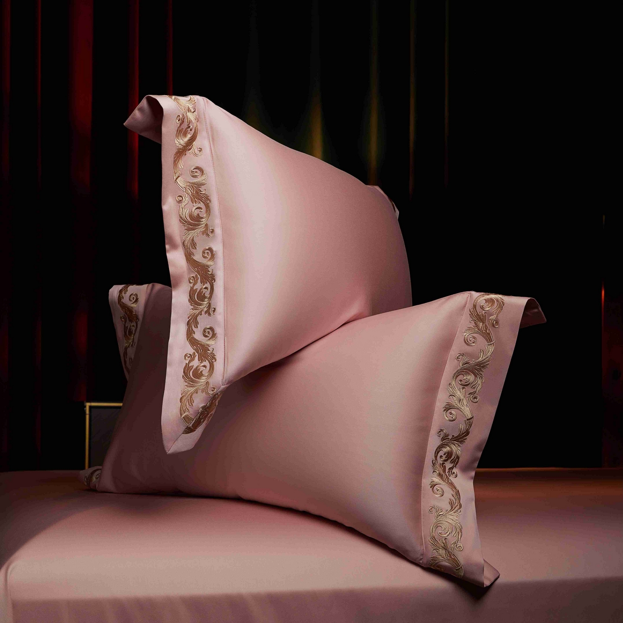 91家纺网 家纺一手货源 找家纺 缔缦 2025新款高端定织面料S140长绒棉精梳棉重磅刺绣四件套罗莎系列 罗莎 玉粉