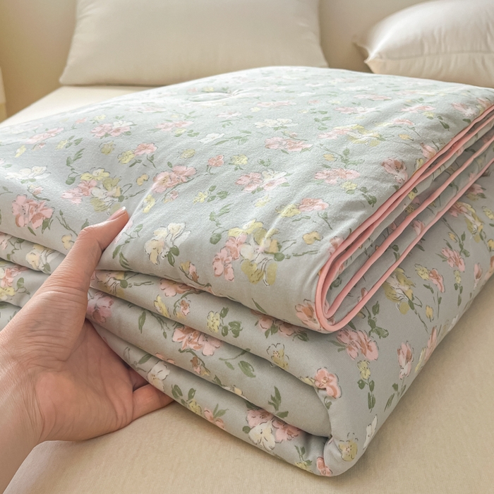 91家纺网 家纺一手货源 找家纺 龙图家纺 2025新款A类母婴针织棉夏被印花卡通凉感丝夏凉被空调被 春花