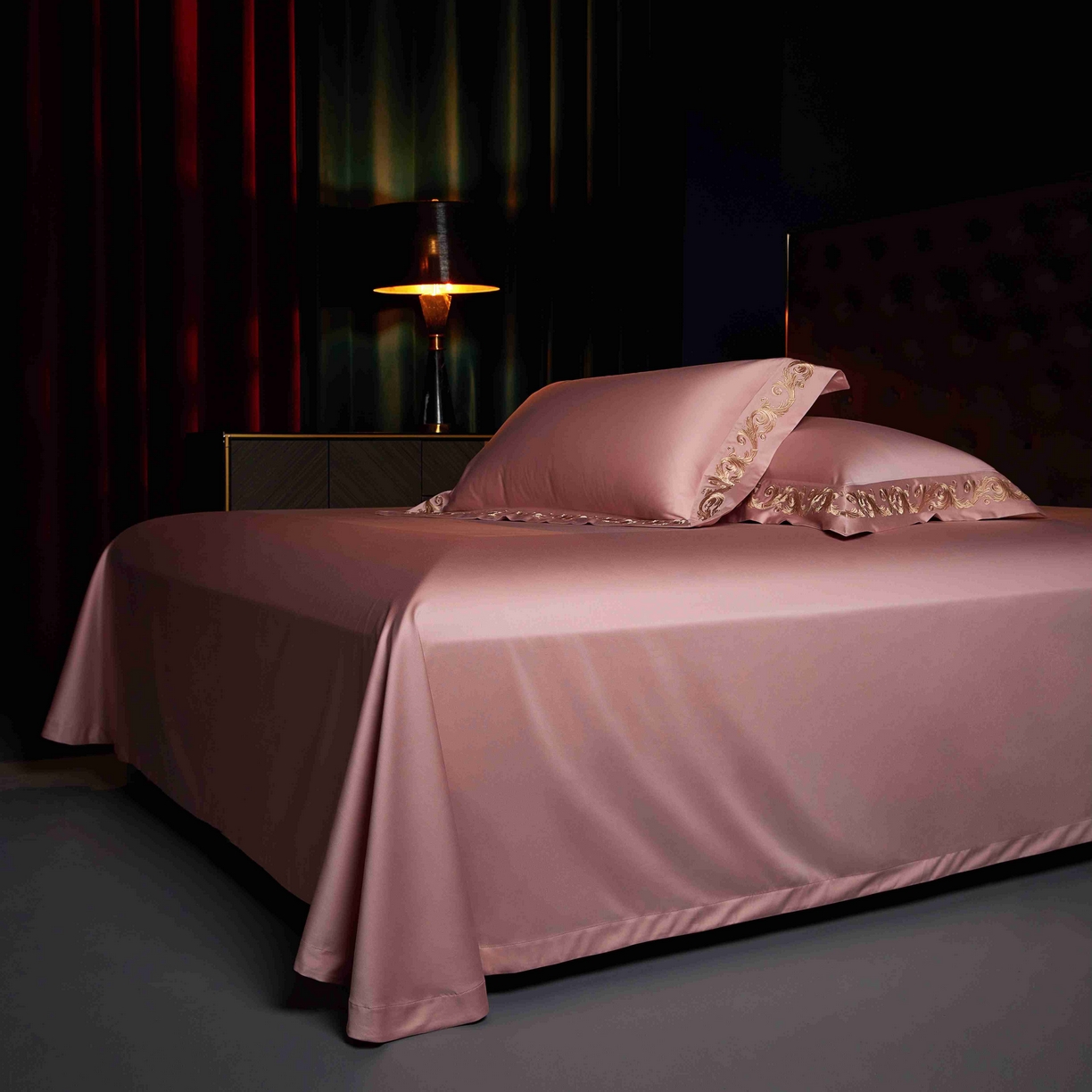 91家纺网 家纺一手货源 找家纺 缔缦 2025新款高端定织面料S140长绒棉精梳棉重磅刺绣四件套罗莎系列 罗莎 玉粉