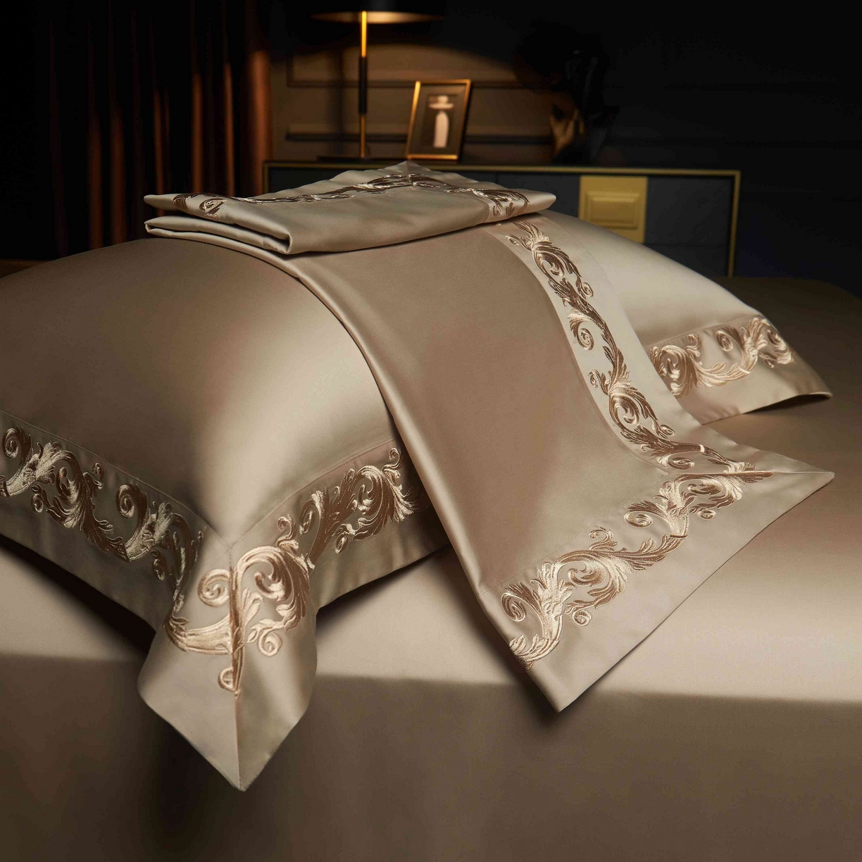 91家纺网 家纺一手货源 找家纺 缔缦 2025新款高端定织面料S140长绒棉精梳棉重磅刺绣四件套罗莎系列 卡其