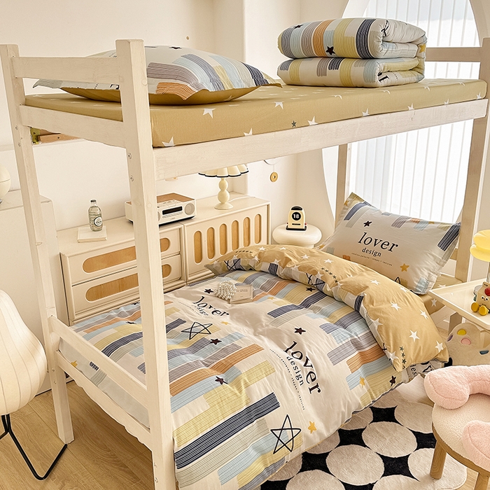 91家纺网 家纺一手货源 找家纺 卡普 2025新款爆款加厚卡通小清新全棉纯棉学生宿舍三件套床笠隔天可拿星光条纹