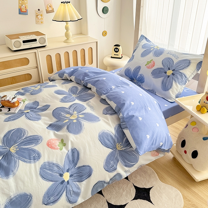 91家纺网 家纺一手货源 找家纺 卡普 2025新款爆款加厚卡通小清新全棉纯棉学生宿舍三件套床笠隔天可拿蓝色甜心