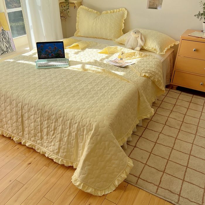 91家纺网 家纺一手货源 找家纺 六巷胡同 2025新款韩系INS博主风小爱心绗缝夏被床盖 INS小爱心-奶黄