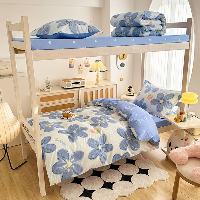 91家纺网 家纺一手货源 找家纺 卡普 2025新款爆款加厚卡通小清新全棉纯棉学生宿舍三件套床笠隔天可拿蓝色甜心