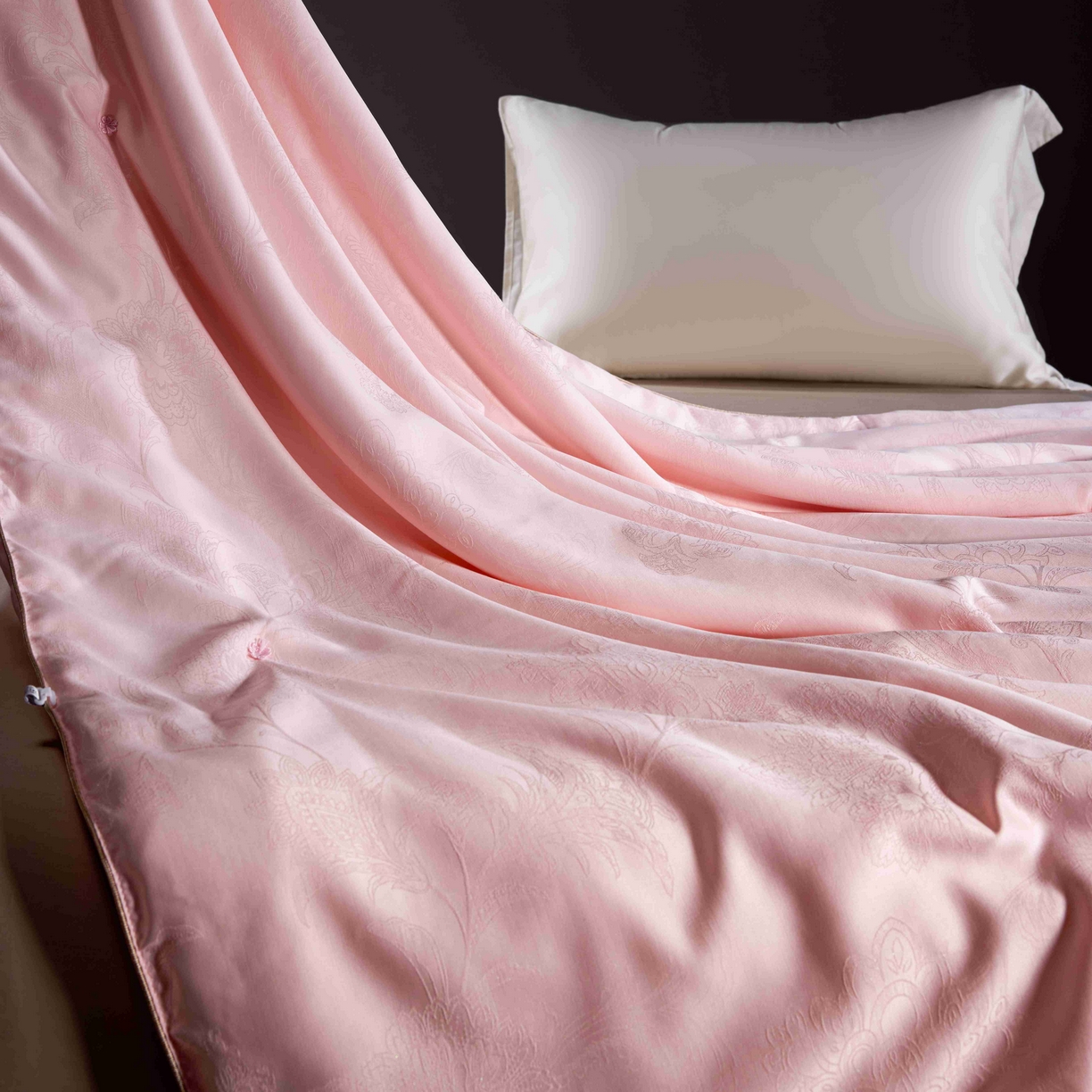 91家纺网 家纺一手货源 找家纺 （总）丽卡家纺 2025新款大提花蚕丝被被子被芯